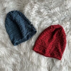2 slouchy beanies